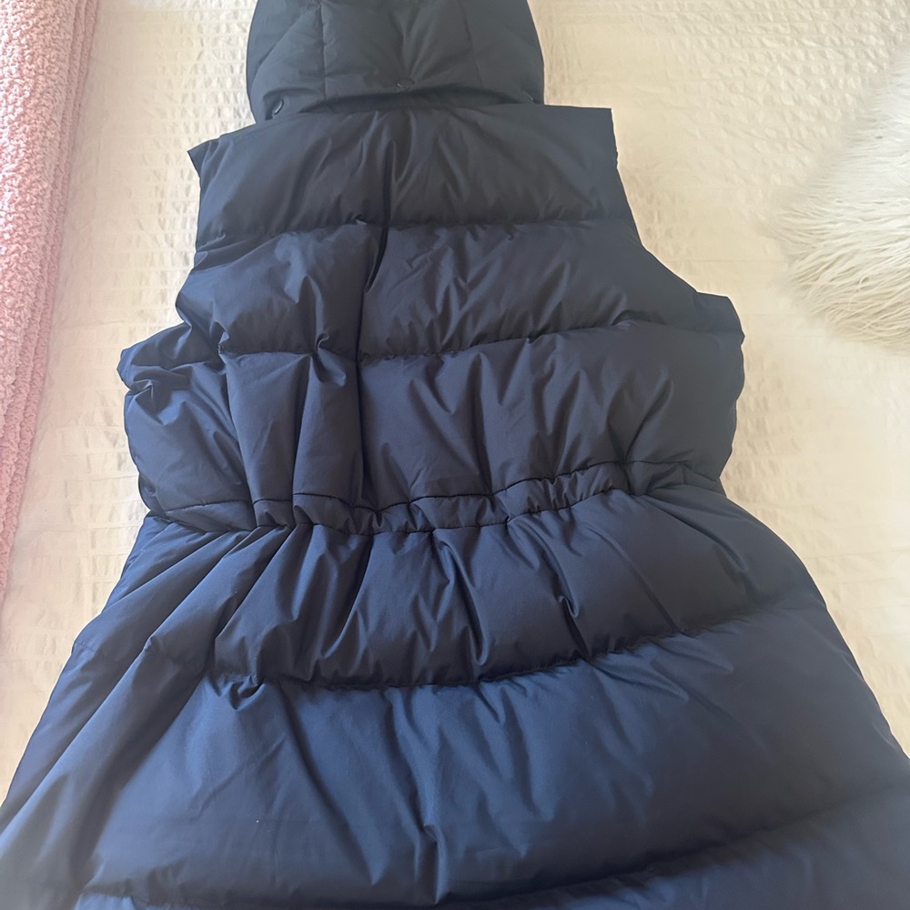lululemon athletica Black Puffer Vest - Picture 3 of 4